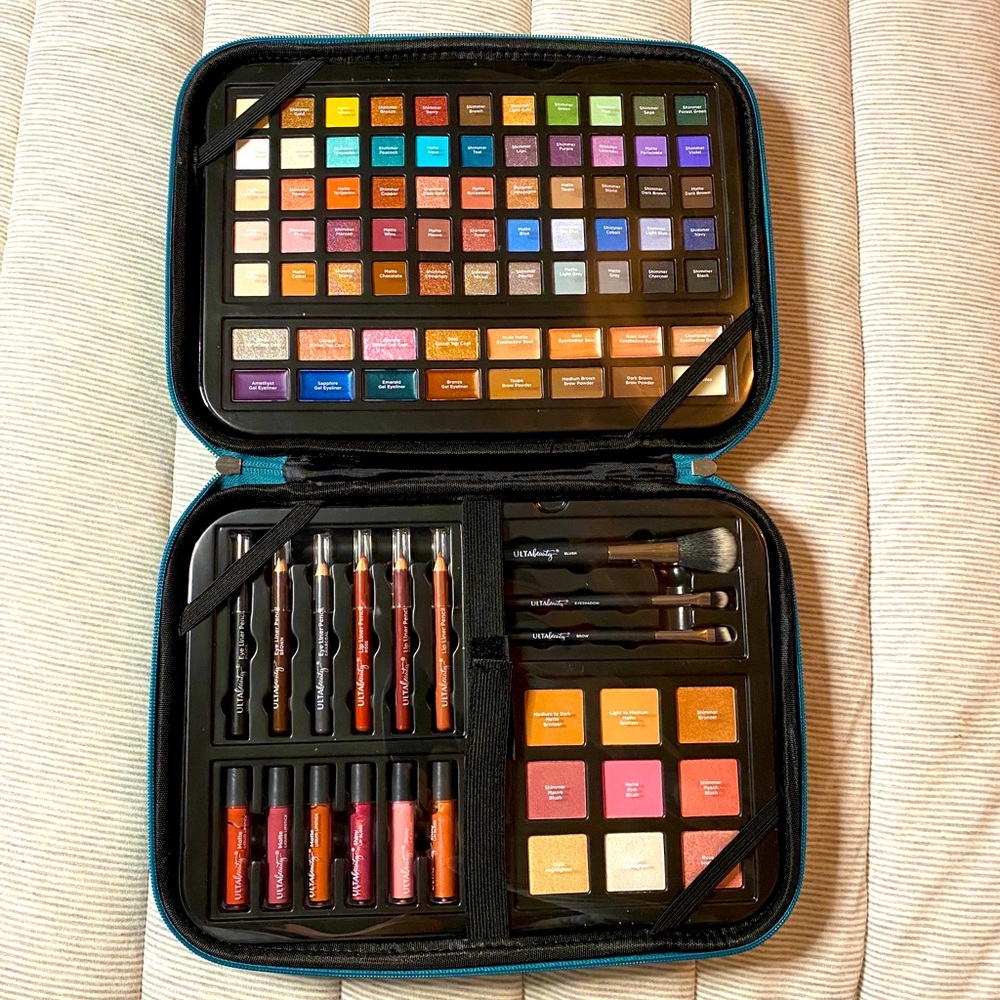 ULTA BEAUTY // MAKEUP KIT